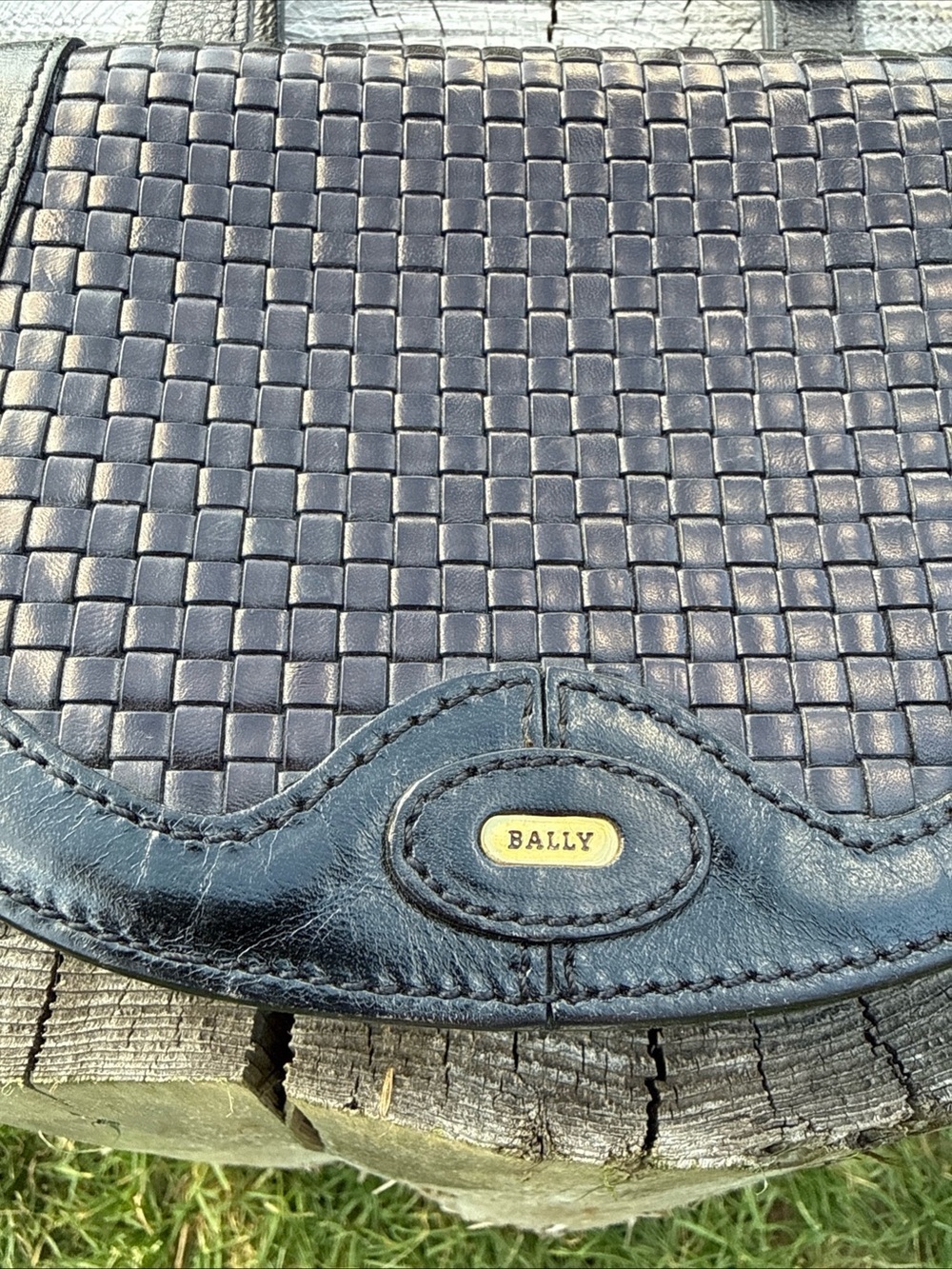 Vtg Bally Woven Leather Shoulder Bag in black- Classic Women's Handbag - Picture 3 of 16